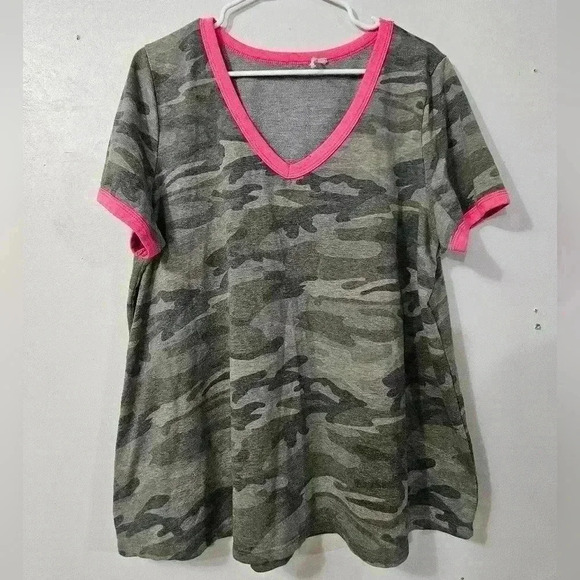 EUC! Entro camo and pink womens tee! - Picture 1 of 5